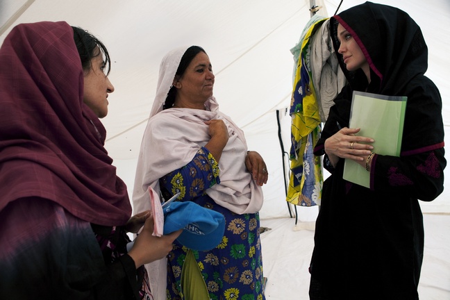 Angelina Jolie, black burqa, pakistan flood 
